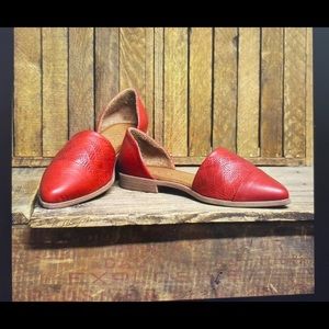 Beautiful leather shoes from Bueno. Worn only 1 time. Great condition.